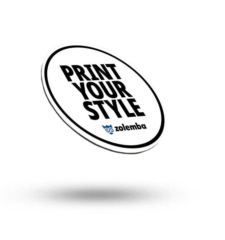 Adesivo rotondo bianco con il logo Zolemba e il motto 'Print Your Style'